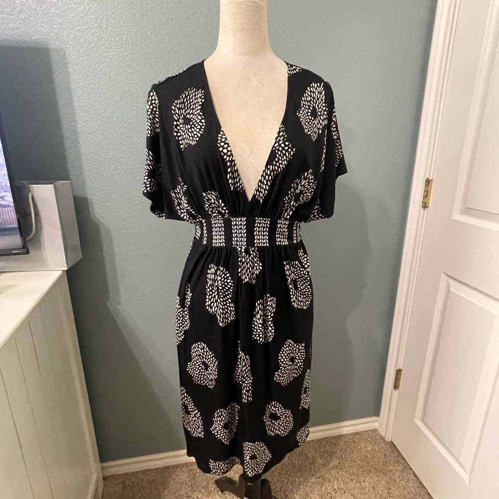 Chic Black and White Patterned Midi Dress